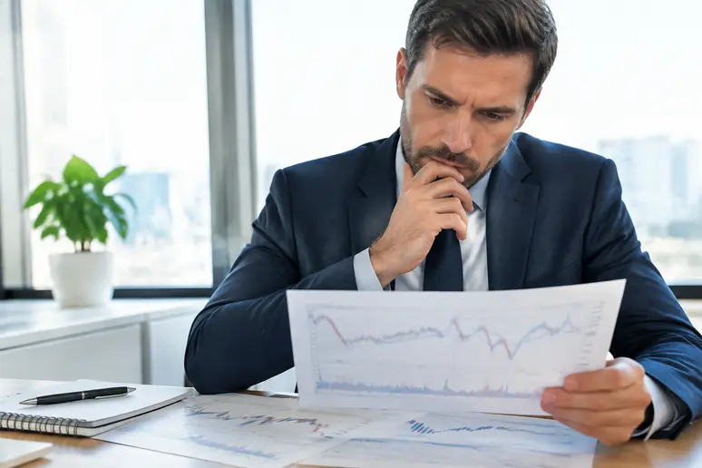 Analyse de graphiques boursiers sur papier pour étudier les facteurs des etf smart beta