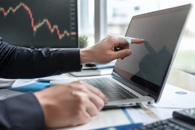 Configuration des paramètres d'un robot de trading sur une plateforme financière